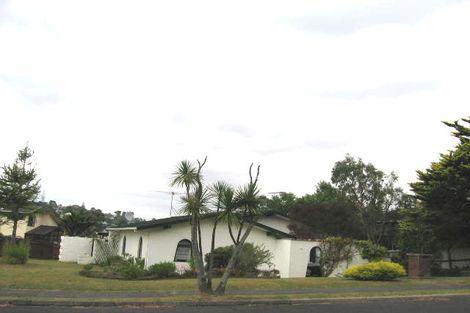 Photo of property in 28 John Downs Drive, Browns Bay, Auckland, 0630