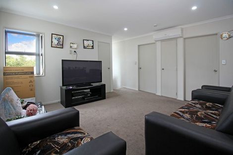 Photo of property in 16b Earlsworth Road, Mangere East, Auckland, 2024