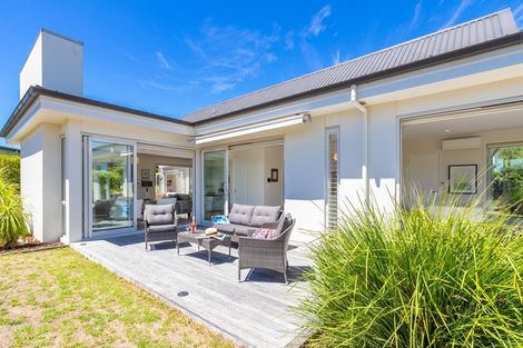 Photo of property in 2 Taumata Road, Omaha, Warkworth, 0986