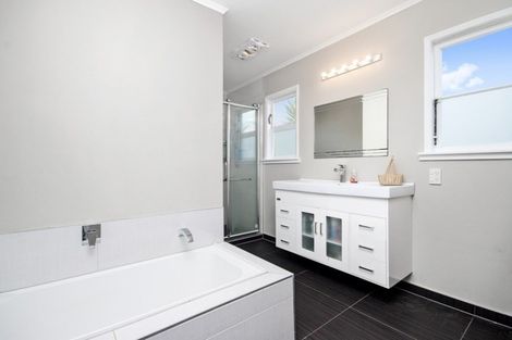 Photo of property in 20 Buchanan Road, Kingseat, Papakura, 2580