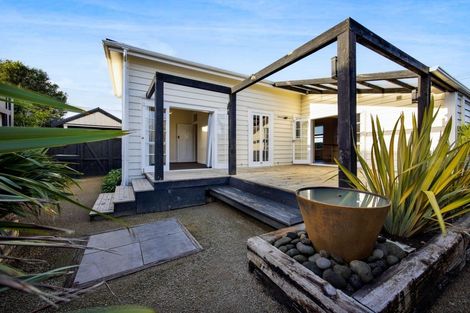 Photo of property in 120 Manawapou Road, Hawera, 4610