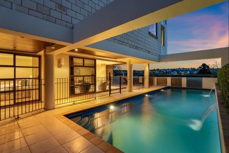 Photo of property in 10 Ronaki Road, Mission Bay, Auckland, 1071