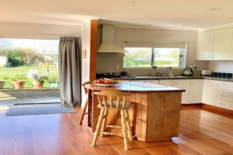 Photo of property in 28 Leeton Drive, Waipukurau, 4200