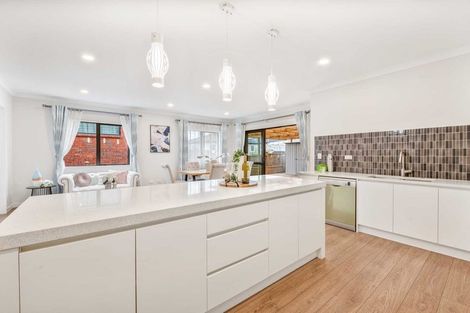 Photo of property in 27 Casheltown Way, Flat Bush, Auckland, 2019