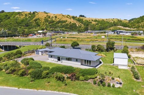 Photo of property in 1 Te Naihi Place, Paraparaumu, 5032