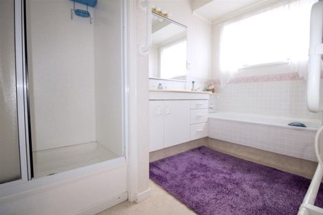 Photo of property in 2/80 Aberfeldy Avenue, Highland Park, Auckland, 2010