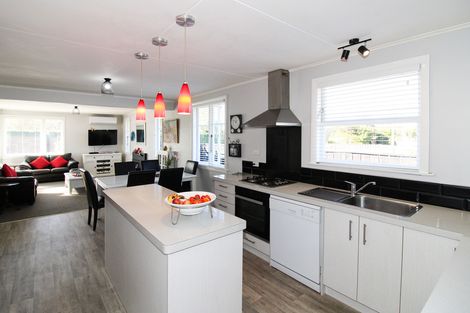 Photo of property in 21 Kent Street, Carterton, 5713