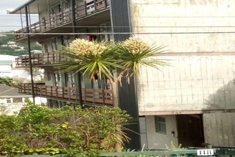 Photo of property in Beresford Apartments, 5/118 Russell Terrace, Berhampore, Wellington, 6023