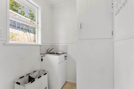 Photo of property in 75a Vandeleur Avenue, Birkdale, Auckland, 0626
