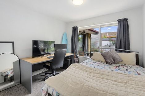 Photo of property in 2/87a Middlepark Road, Sockburn, Christchurch, 8042
