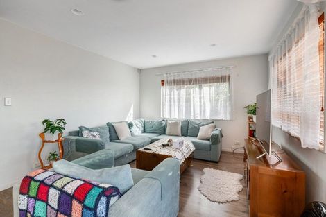 Photo of property in 1/21 Jumento Place, Unsworth Heights, Auckland, 0632