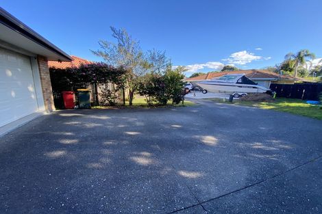 Photo of property in 6e Clearwater Cove, West Harbour, Auckland, 0618