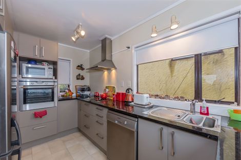 Photo of property in 1/66 Ocean View Road, Northcote, Auckland, 0627