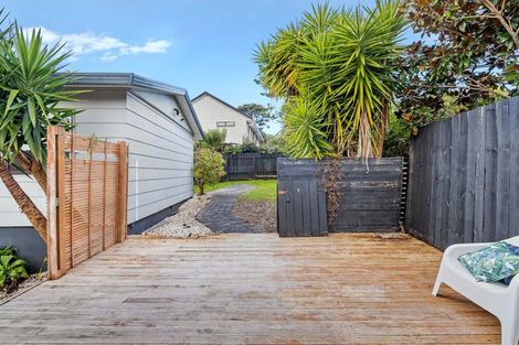 Photo of property in 15a Ngahere Views, Orewa, 0931