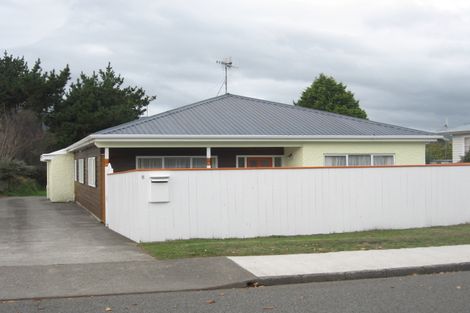 Photo of property in 8 Waikare Road, Raumati Beach, Paraparaumu, 5032