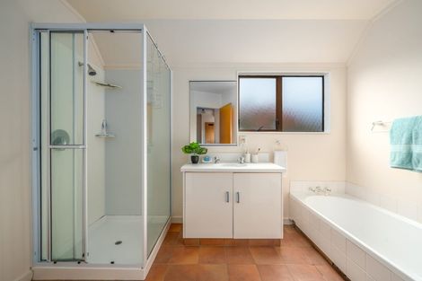 Photo of property in 6 Ellwood Place, Churton Park, Wellington, 6037