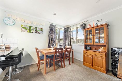 Photo of property in 37 Amberley Avenue, Te Atatu South, Auckland, 0610