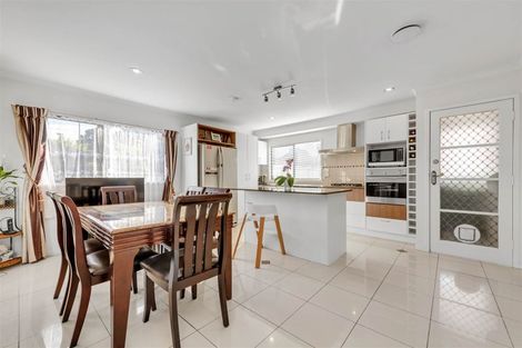 Photo of property in 2 Wilkie Place, Mount Wellington, Auckland, 1060