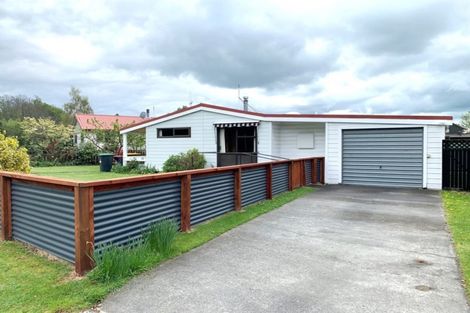 Photo of property in 50 Mckenzie Street, Geraldine, 7930