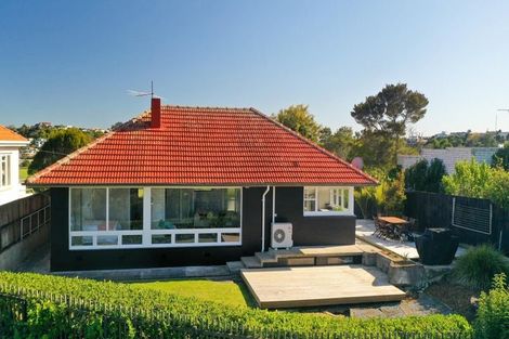 Photo of property in 39 Sylvan Avenue, Northcote, Auckland, 0627