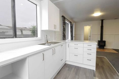 Photo of property in 16 Coromandel Court, Roslyn, Palmerston North, 4414