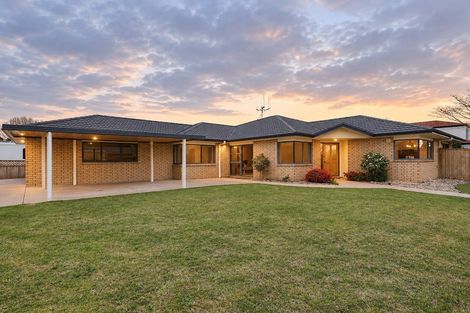 Photo of property in 1 Roderick Place, Rototuna, Hamilton, 3210