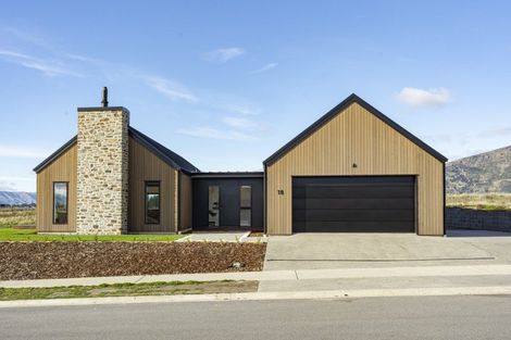 Photo of property in 18 Marjon Drive, Wanaka, 9305