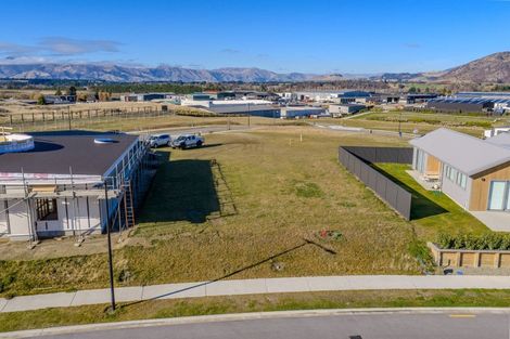 Photo of property in 55 Doug Ledgerwood Drive, Wanaka, 9305