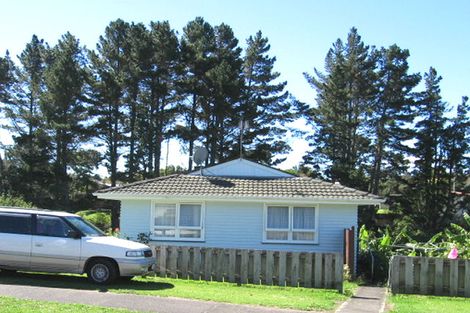 Photo of property in 14 Cecil Beatt Place, West Harbour, Auckland, 0618