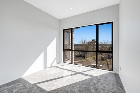 Photo of property in 11a Merida Place, Unsworth Heights, Auckland, 0632