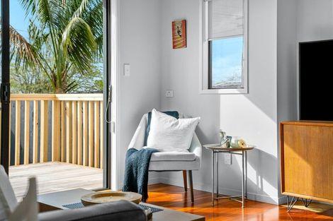 Photo of property in 9 Grainger Road, Te Atatu South, Auckland, 0610