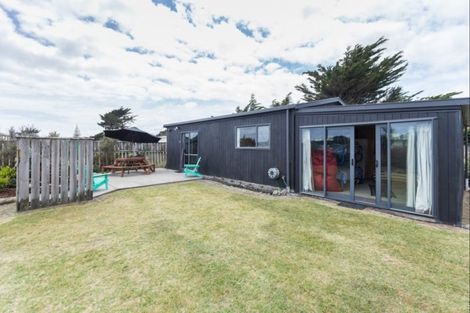 Photo of property in 16 Te Kiri Street, Himatangi Beach, Foxton, 4891