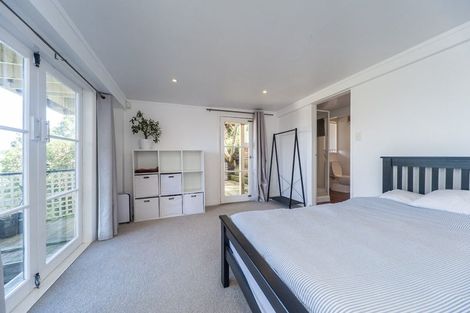 Photo of property in 49 Harbour View Road, Northland, Wellington, 6012