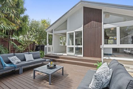 Photo of property in 21 Holland Road, Hillcrest, Auckland, 0627