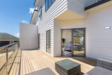 Photo of property in 4225b Great North Road, Glendene, Auckland, 0602