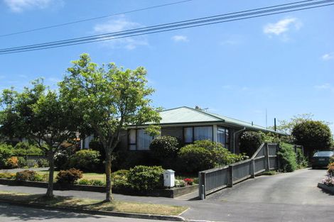 Photo of property in 6 Fairmile Place, Russley, Christchurch, 8042