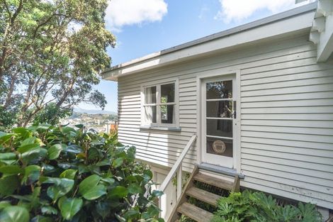 Photo of property in 80 Kelburn Parade, Kelburn, Wellington, 6012
