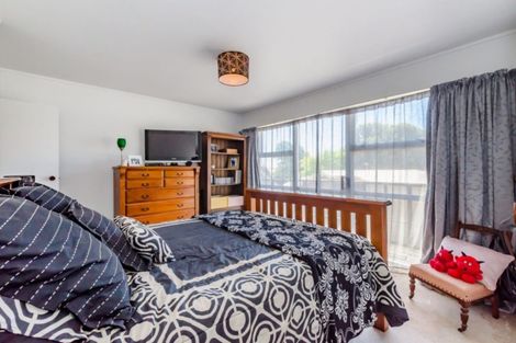 Photo of property in 7a Lesley Grove, Waikanae, 5036