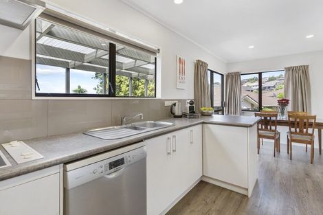 Photo of property in 6 Channing Crescent, Botany Downs, Auckland, 2010