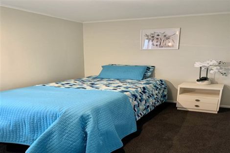 Photo of property in 45 Turville Crescent, Newlands, Wellington, 6037