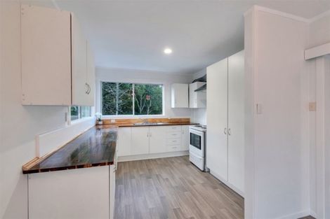 Photo of property in 49 Roberts Road, Matakatia, Whangaparaoa, 0930