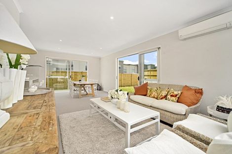 Photo of property in 13 Kukuwai Avenue, Red Beach, 0932