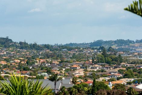 Photo of property in 23c Lexington Drive, Botany Downs, Auckland, 2010