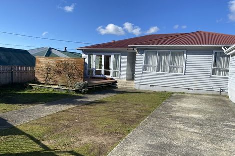 Photo of property in 8 Carleton Terrace, Tawa, Wellington, 5028
