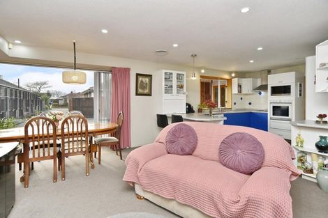 Photo of property in 2/66 Dunedin Street, Redwood, Christchurch, 8051