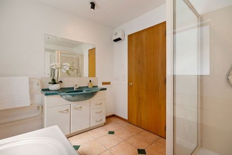 Photo of property in 22b Evergreen Place, Sunshine Bay, Queenstown, 9300