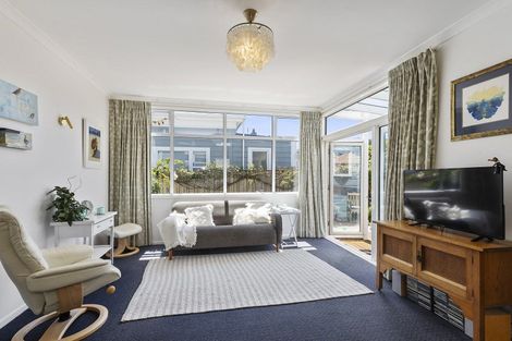 Photo of property in 31 Derwent Street, Island Bay, Wellington, 6023
