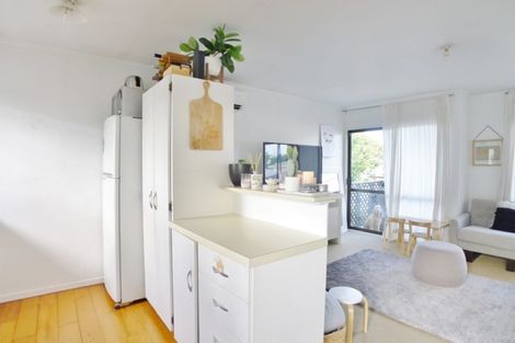 Photo of property in 2/37 Mcleod Road, Weymouth, Auckland, 2103