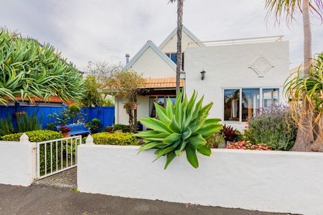 Photo of property in 2/15 Meeanee Quay, Westshore, Napier, 4110