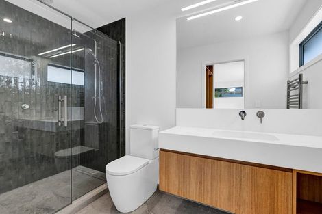 Photo of property in 9a Strandon Place, Strandon, New Plymouth, 4312